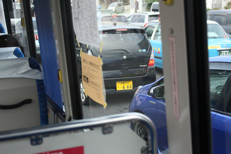 Illustration for article titled On my way to the ruins of Katsuren Castle, I saw some cars.